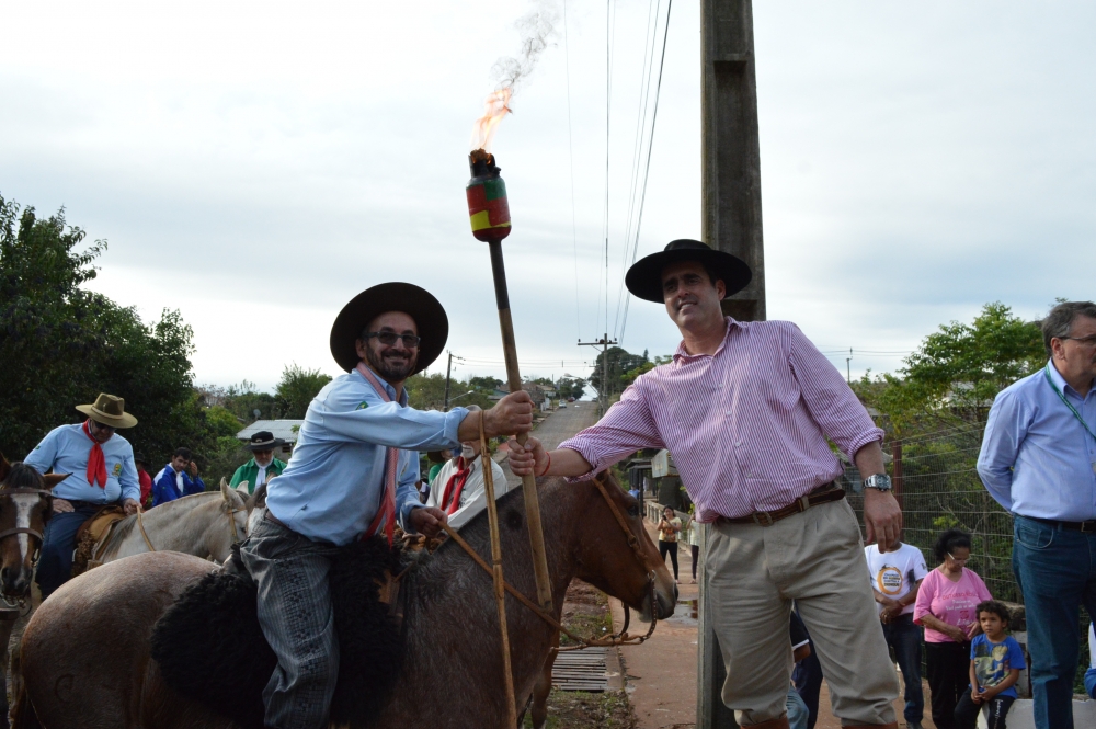 Chama do 32° Carijo é acesa no monumento aos Maragatinhos