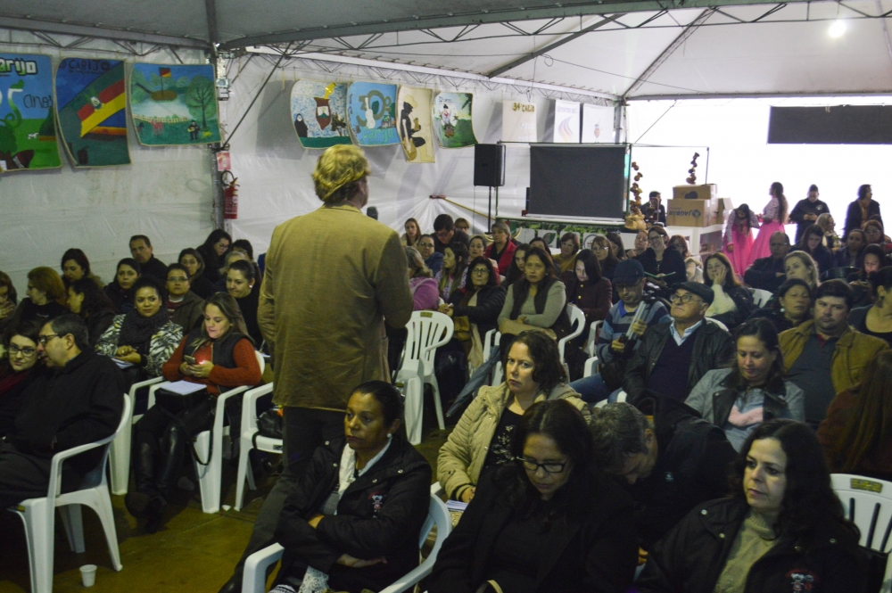 Casa de Cultura discute políticas educacionais