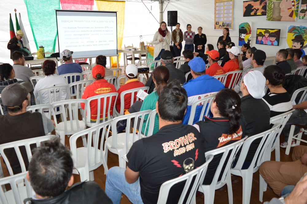 Vigilância e UFSM realizam capacitação com ambulantes