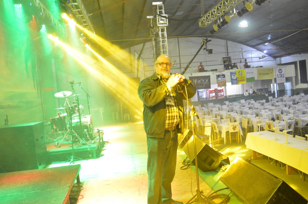 Personagens do Carijo: Praxedes está há 31 anos como diretor de palco